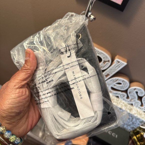 NWT/NIP MARC JACOBS Leather Phone Crossbody - Picture 7 of 11